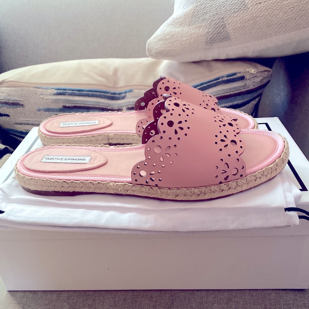 Tabitah Simmons Bobbin slides scallops perforated